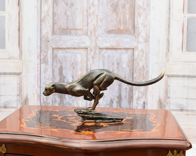 Running Cougar Sculpture - Cast Iron Cougar Figurine - Elegant Animal Statue - Home and Garden Decor -  Vintage Statue - Handcrafted Cougar