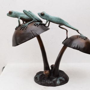 XL! Bronze Sculpture, Two Frogs Sitting on Mushroom, Beautiful Animal, Bronze Statue, Frog Figurine, Gift Idea, Home Garden Decor