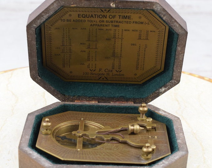 Vintage Style Brass Compass in Wooden Gift Box - Nautical Accessory - Marine Enthusiasts - Boat Decor - Gift for Sailors - Office Decor
