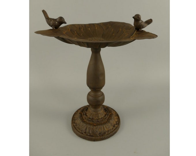 Vintage Style Wrought Iron Birdbath: Garden Decor with Bird Figurines