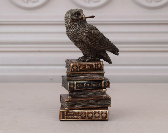 Owl on Books Statue - Owl Casket Box - Owl Art Work - Symbol of Wisdom Figurine - Gift for Student - Elegant Statue - Home Decor - Gift Idea