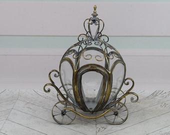 Metal Carriage Lantern: Candle Lamp with Glass Windows