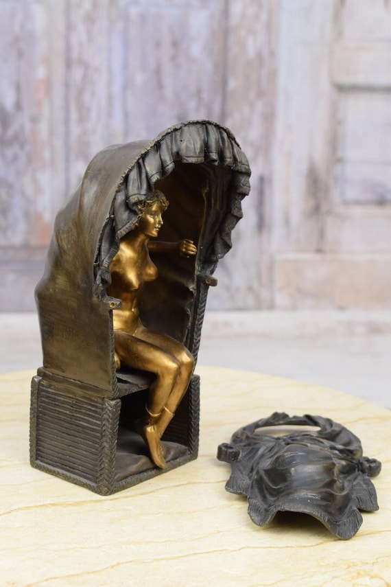 金メッキ 女性とライオン 彫刻 箱入り金メッキブロンズ女性像