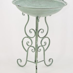 Vintage Style Wrought Iron Birdbath: Green Garden Fountain