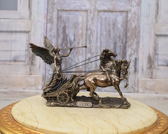 Déesse Nike avec trompette - Statue mythologique de char Nike - Déesse romaine Victoria - Cadeau pour la maison et le bureau - Cadeau pour le patron - Cadeau unique