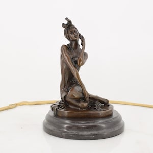 Bronze Statue Woman in Dress with Phone – Elegant Modern Sculpture – Luxury French Art Decor – Unique Gift for Collectors & Home Aesthetics