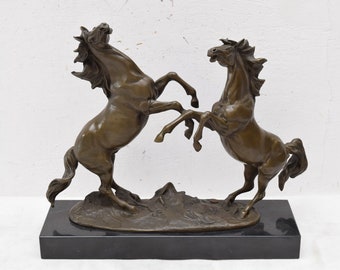 Statue en bronze de chevaux sauvages - destriers de combat - sculpture en bronze sur base de marbre - oeuvre d'art cadeau exclusive - décoration d'intérieur - idée cadeau