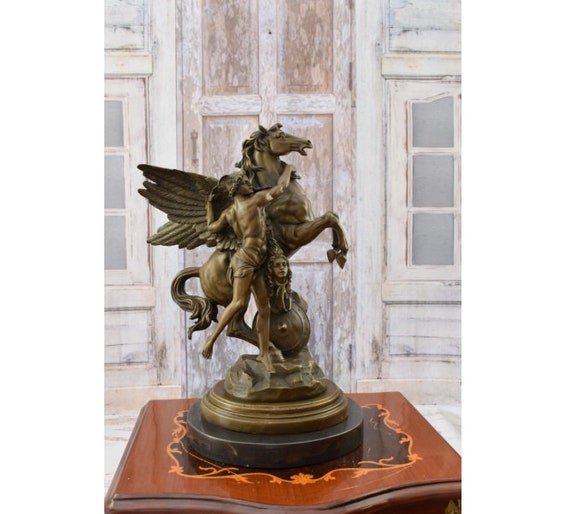 ブロンズ製ペルセウスとメドゥーサ像：神話のペガサス彫刻 - Etsy 日本