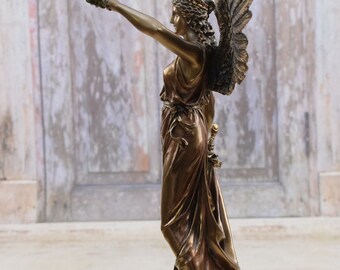 ブロンズ仕上げの女神ニケ像 - 月桂冠、ギリシャ神話の装飾 - Etsy 日本