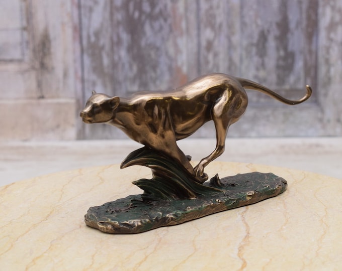 Running Cougar Sculpture -  Cougar Figurine - Elegant Animal Statue - Home and Garden Decor -  Vintage Statue - Handcrafted Cougar