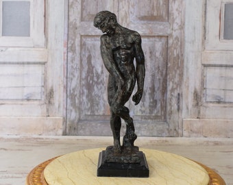 Man Act Auguste Rodin Bronzestatue auf Marmorsockel – Adam Auguste Rodin-Stil – mythologische Bronzeskulptur – Geschenkidee – Heimdekoration