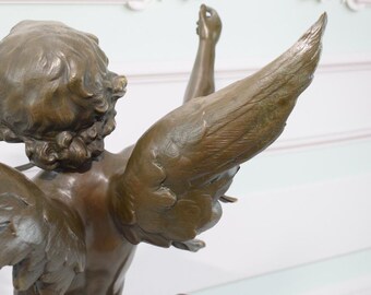 大きなキューピッドブロンズ彫刻：大理石の台座に置かれたヴィンテージ