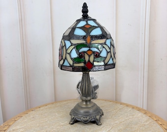 Beautiful Stained Glass Table Lamp - Art Nouveau Floral Design