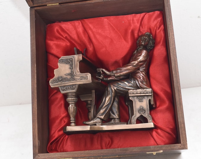 Fryderyk Chopin playing piano - Figurine in Elegant Wooden - Pianist statue - Chopin figurine - gift for pianist