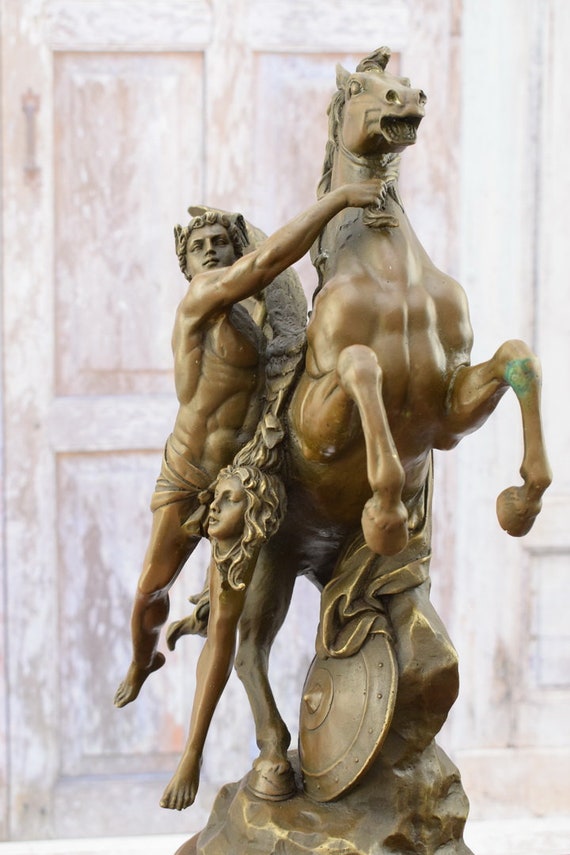 ブロンズ製ペルセウスとメドゥーサ像：神話のペガサス彫刻 - Etsy 日本