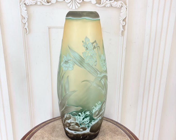 Vintage Art Nouveau Cameo Glass Vase – Floral Decoration