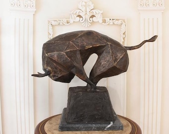 Gran estatua abstracta de toro en bronce - Figura animal geométrica moderna - Base de mármol - Decoración para el hogar y la oficina