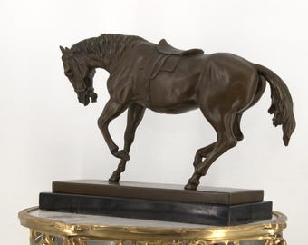 馬の銅像。幅、15センチ程の物。【置物として如何でしょう？】 馬の