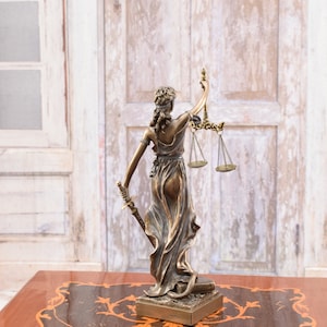 Justitia Skulptur Figur Kunstwerk Statue Geschenk für Jurist und Richter Statue Justitia Wohnkultur Geschenkidee Bild 6