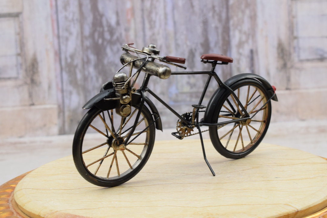 Vintage Old Bike Classic Metal Model - Black Bicycle Toy Vintage Old Bike Classic Metal Model - Black Bicycle Toy