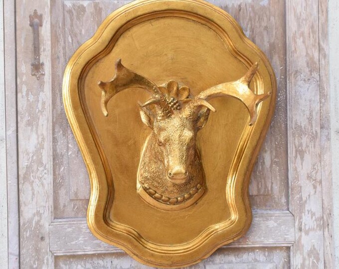Resin and Wood Deer Head Wall Mount - Hunting Trophy - Rustic Home Decor - Unique Wildlife Sculpture - Ideal Gift for Hunters Nature Lovers