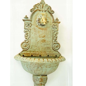 Fontaine murale en fonte patinée verte avec laiton - Robinet - évier mural en métal, décoration de terrasse et de mur d'extérieur - Idée cadeau