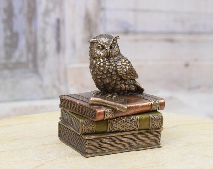 Owl on Books Statue - Owl Casket Box - Owl Art Work - Symbol of Wisdom Figurine - Gift for Student - Elegant Statue - Home Decor - Gift Idea