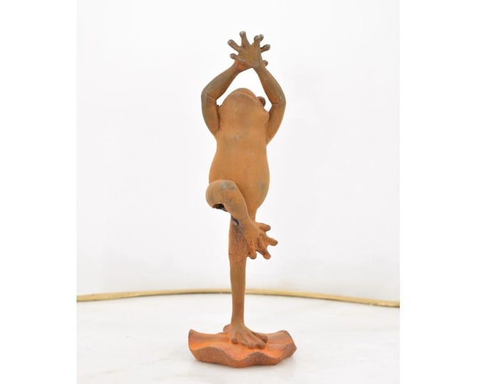 Cast Iron Dancer Frog Figurine – Vintage Luck Frog Sculpture – Rustic Animal Decor – Unique Gift for Frog Lovers & Collectors