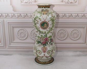 Vintage Porcelain Flower Vase: Art Nouveau Cherub Design