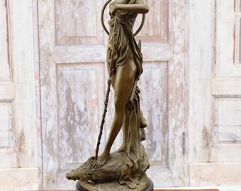ディアナのブロンズ彫刻：弓を持つ神話上の女神、守護狩人の像 - Etsy 日本