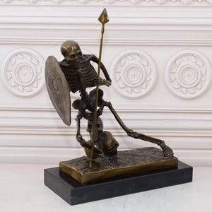 Escultura de bronce Memento Mori - Esqueleto con el último adiós - Estatua abstracta sobre base de mármol - Regalo único - Estatua de Halloween - Decoración del hogar