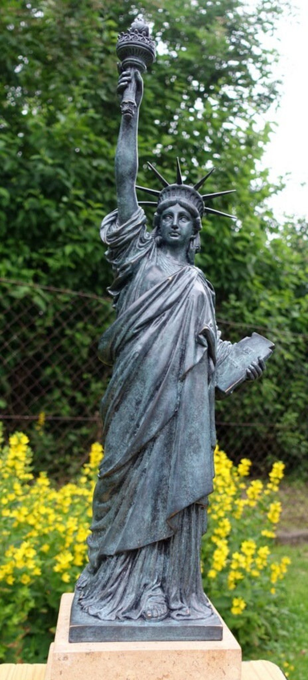   STATUE OF LIBERTY　中古品物 Large Bronze Statue of Liberty on Granite Base (61cm) - Etsy Hong Kong