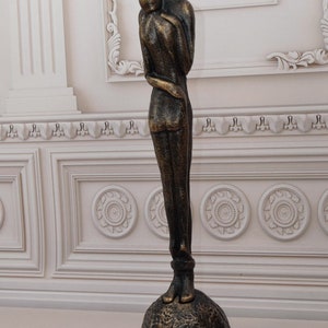 Cast Iron Lovers Embracing Couple- Man and Woman Loving Figurine ...