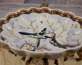 ヴィンテージ磁器ボウル：ブロンズエンジェル、豪華に装飾された台地