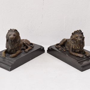 Set liegende Löwen Bronzeskulptur auf Marmorsockel - Paar exklusive Löwenstatuen - Zwei Löwen Geschenkidee - Haus- und Bürodekoration - solide Statuen