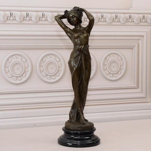 Statue en bronze de femme avec des fleurs dans les cheveux - Sculpture Art nouveau - Personnage sur socle en marbre - Marque de fonderie - Idée cadeau - Décoration d'intérieur