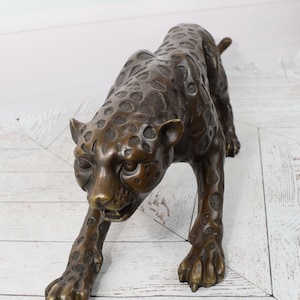 Walking Panther Bronze Statue - Bronze Sculpture Walking Gepard - Vintage Figure - Modern Exclusive Animal Gift Idea - Home Decor