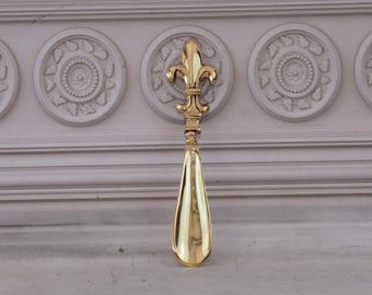 Vintage Brass Shoe Horn: Art Nouveau Fleur-de-Lis Decor