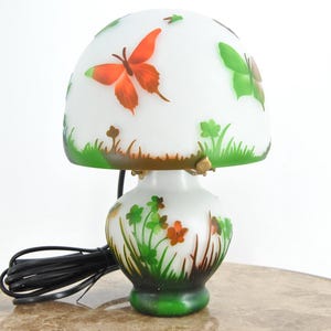 Lampa w stylu limitowanym – Lampa biurkowa w stylu Emile&#39;a Gallé z motywami motyli i kwiatów – Lampa stołowa ze szkła secesyjnego, styl vintage, do biura – Wystrój wnętrz