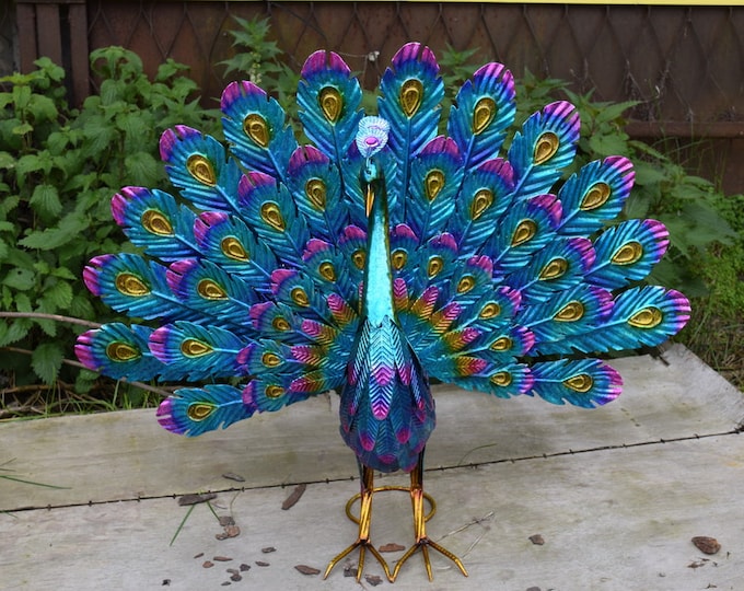 LARGE Iron Colorful Peacock  - Nice Detail and Beautiful Colours - Amazing Metal Statue for Garden