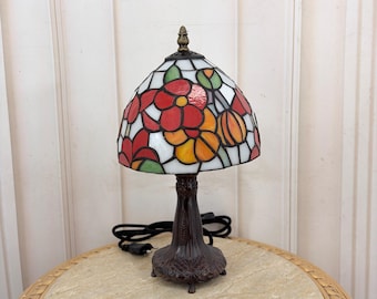 Beautiful Stained Glass Table Lamp - Colorful Floral Art Nouveau Design - Tiffany Style