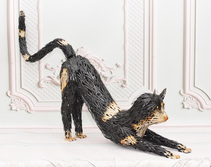 Big Iron Black Cat Figure – Cat with Elegant Pose and Striking Detail – Amazing Metal Statue for Garden or Home – Gift Art Work