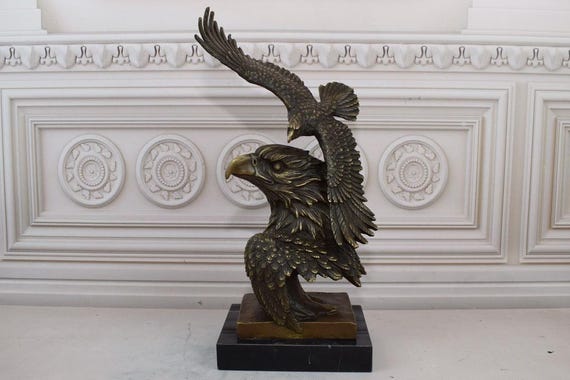 大型の二羽の飛翔する鷲のブロンズ彫刻 - 大理石の台座の像 - 鷲