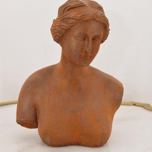 Cast Iron Bust of Aphrodite of Melos – Rustic Aphrodite Statue – Vintage Iron Woman Bust – Gift for Home or Garden Decor