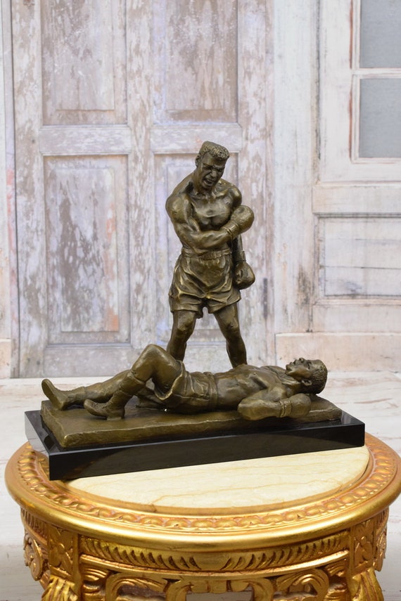 ブロンズ製ボクシング彫刻：大理石の台座に立つ2人のボクサーの戦闘像