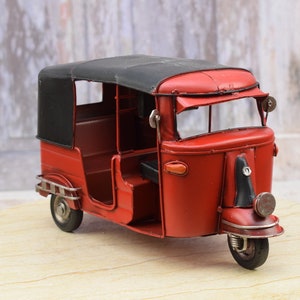 Tuk Tuk Metal Model - Red Asian Taxi - Vintage Metal Toy - Collector Item - Old School Model - Home Decor - Elegant Gift for Taxi Driver
