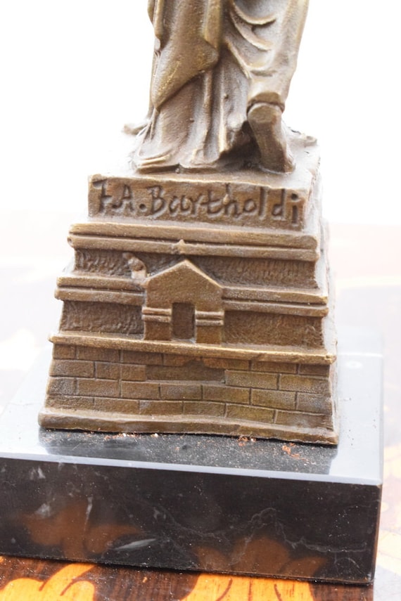 ブロンズ自由の女神像彫刻 - 大理石台座 - ニューヨークアート - Etsy 日本