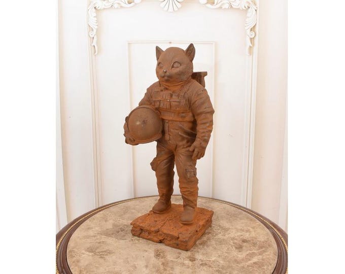 Cast Iron Astronaut Cat Statue: Whimsical Space Decor