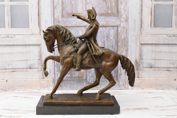 ナポレオン・ボナパルトのブロンズ像：大理石の台座に署名入り彫刻