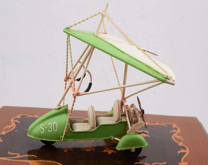 Vintage Metal Model Powered Hang Glider - Amazing Green Old Iconic Hang Glider - Metal Model Toy - Gift Idea Old School - Home Decor
